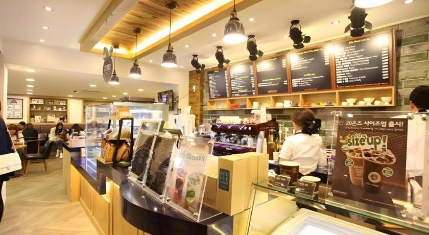 Hotel Myeongdong Mom House