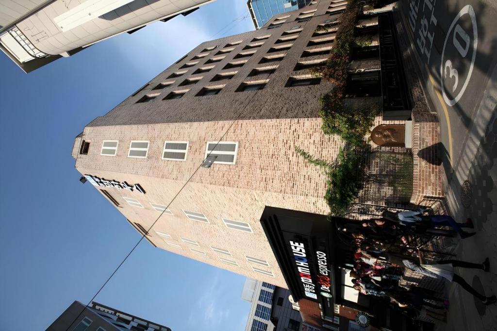 Hotel Myeongdong Mom House 2*